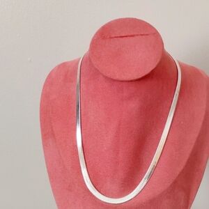 Silver Herringbone 16" L x 1/4" W. Rhodium plated.